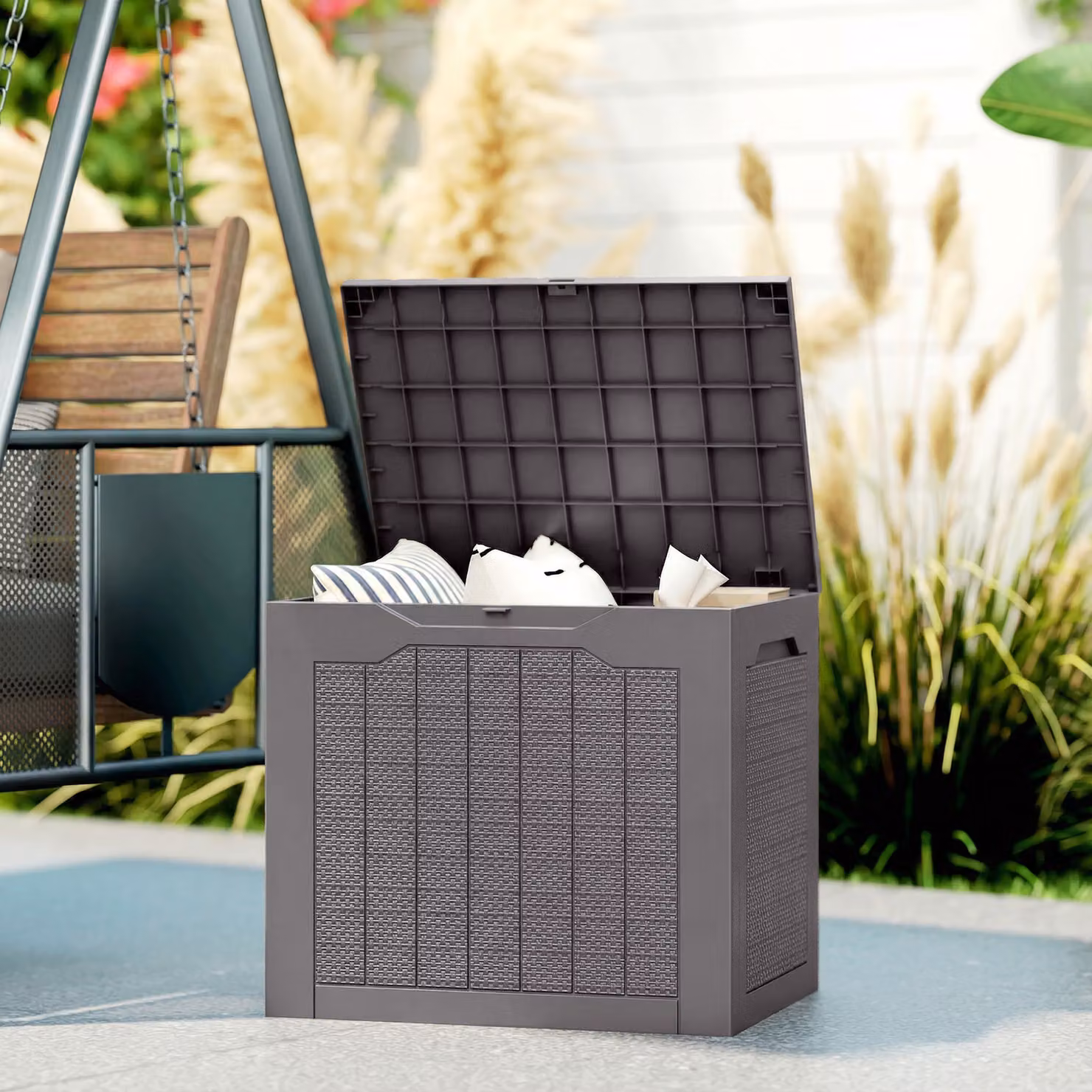 Outsunny Baule da Giardino Impermeabile con Maniglie e Serratura, Contenitore Porta Attrezzi in Plastica, L/P/H: 56 x 41 x 50 cm, Marrone – 2