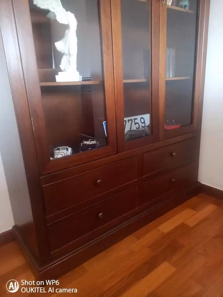 Vetrina in stile arte povera Mobili 2G con 2 porte in vetro e 4 cassetti in legno color noce L: 119 cm, P: 40 cm, H: 185 cm – 5