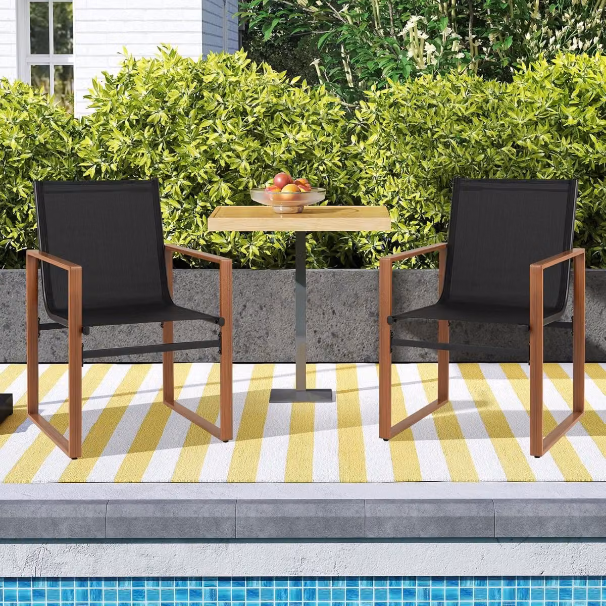 Set di 2 sedie da pranzo da esterno Costway con telaio in metallo e seduta traspirante, colore nero, ideali per giardino e terrazzo