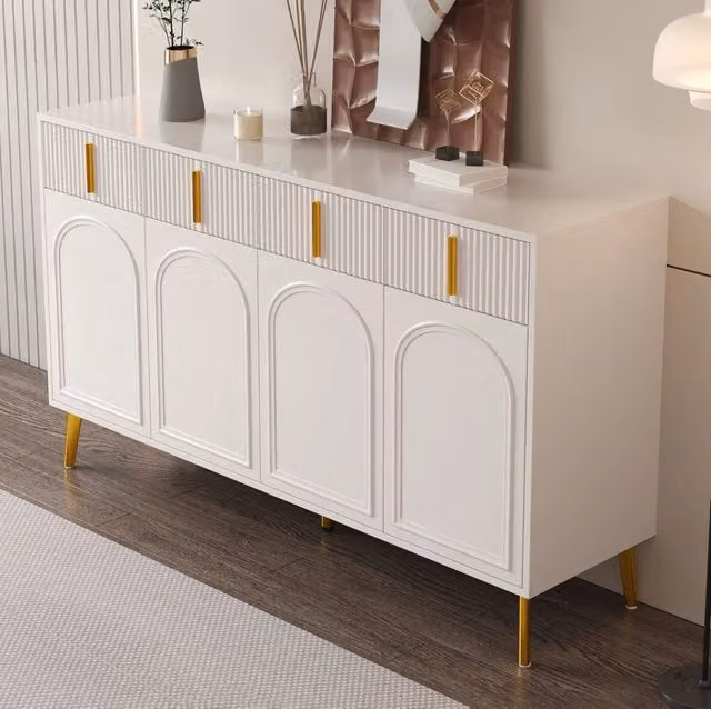 Credenza 140x38x82 cm; 4 cassetti e 4 ante; ripiani regolabili; MDF bianco con dettagli oro