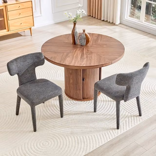 Set di 2 sedie da pranzo moderne Minimal con schienale a T, seduta imbottita in tessuto grigio e gambe in metallo per sala da pranzo o soggiorno – 1