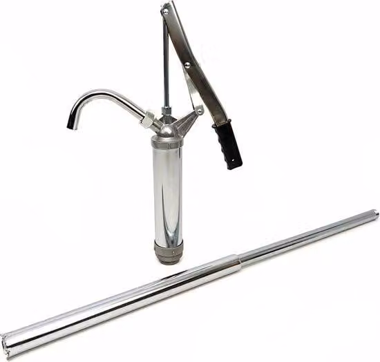 Pompa manuale per il trasferimento di olio, portata 20 litri al minuto.