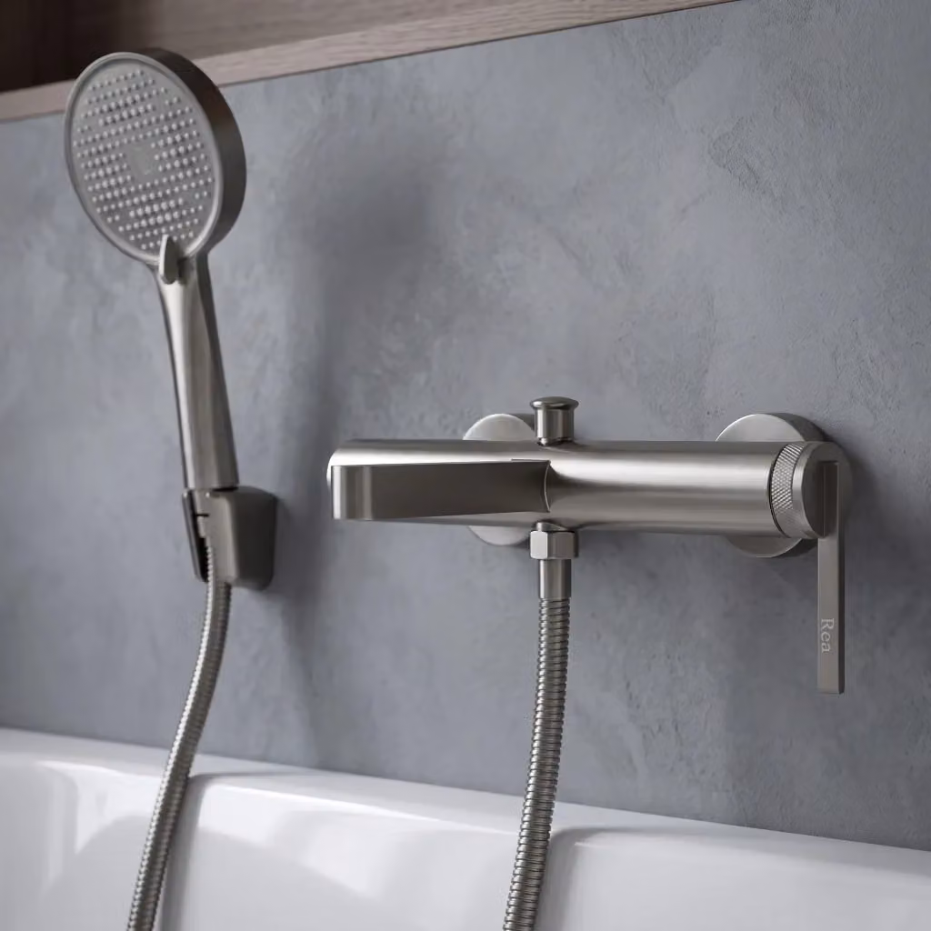Rubinetto da vasca a parete Rea Grace Titan con leva singola e funzione spray in finitura argento – 2