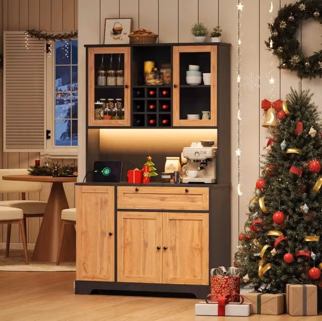 Credenza da cucina con LED RGB, presa integrata, portabottiglie e ripiani regolabili, 180×105×40 cm