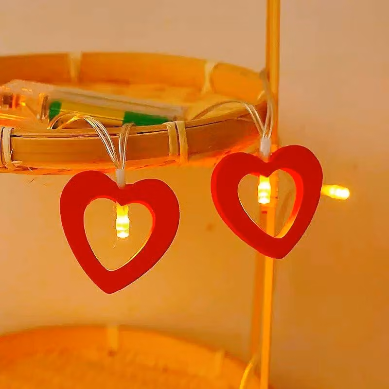 Catena luminosa in legno, lunghezza 3 metri, 20 LED, alimentazione USB, luce bianco caldo, colore rosso