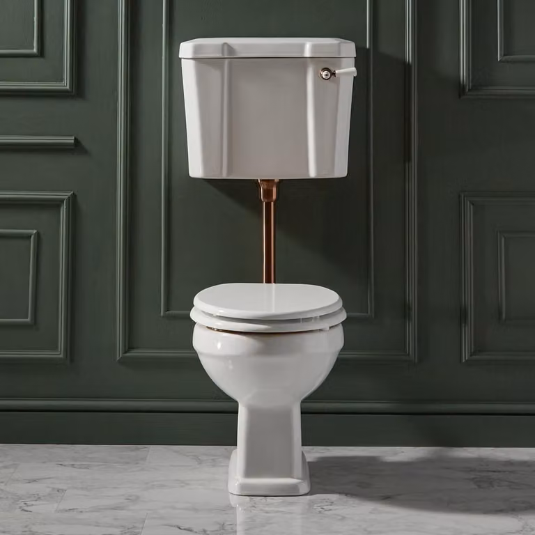 Sanitario WC Tradizionale con Cassetta - Kit di Scarico in Rame Satinato e Copriwater Bianco - Richmond