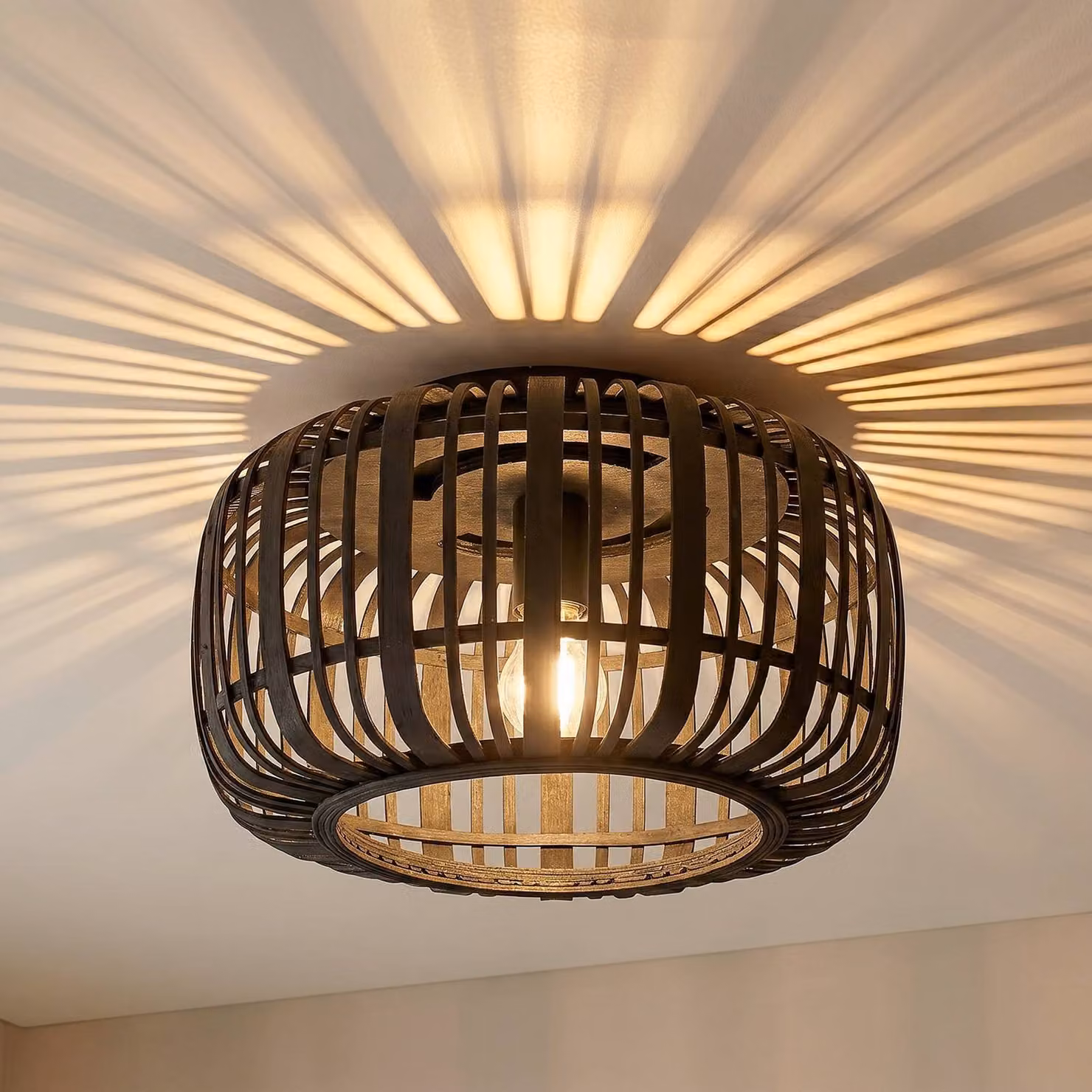 Plafoniera soffitto Canyana Lindby, dimmerabile, Legno scuro, Soggiorno / Sala da pranzo, Legno, Campagna / Rustiche, Plafoniera
