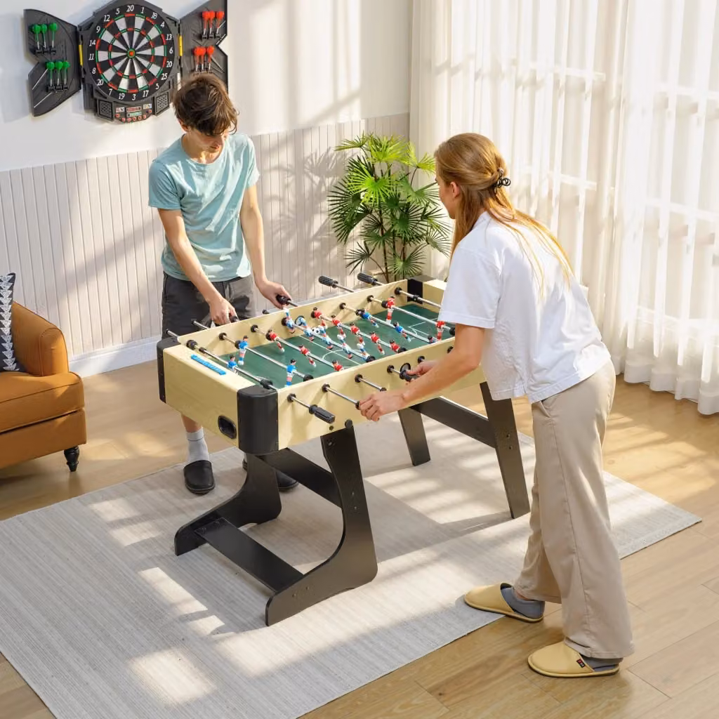 Calcio Balilla Pieghevole Giordanoshop con Impugnature Antiscivolo, 2 Palline e Segnapunti, Verde e Legno, L: 118 cm, P: 72 cm, H: 78 cm – 2