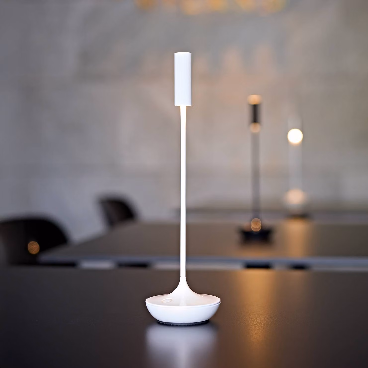 Sigor Nucandle Lampada da tavolo ricaricabile a LED, bianca, IP54, dimmerabile Nucandle,, Bianco / Opale, Soggiorno / Sala da pranzo, Alluminio