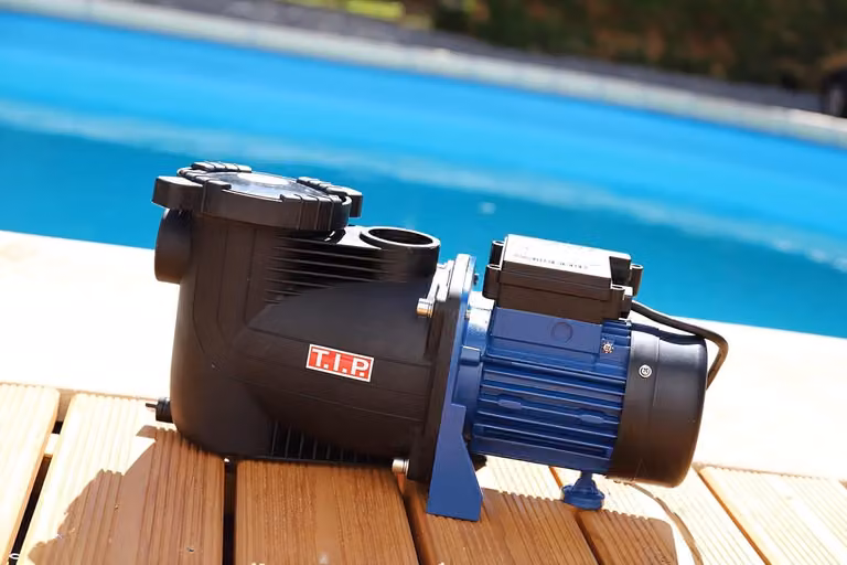 Pompa per piscina da 300W - Pompa filtro autoadescante - Portata fino a 8.000 litri/ora - Dotata di prefiltro