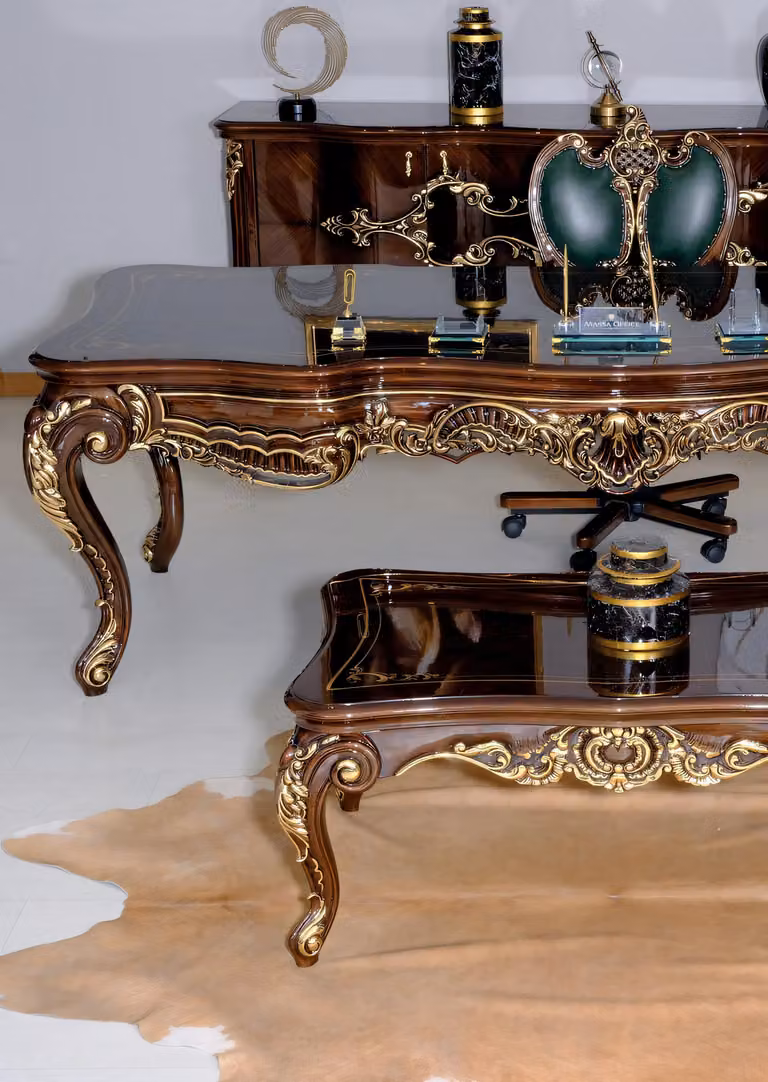 Set da ufficio marrone: scrivania, credenza, tavolino da salotto e sedia da ufficio in legno