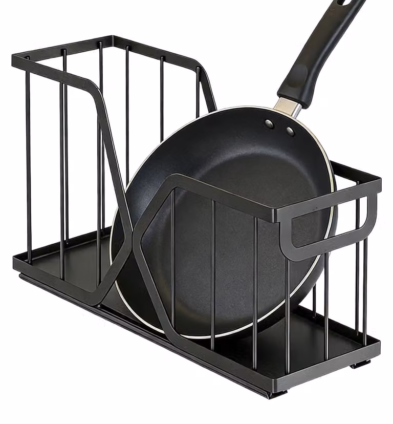Ripiano estraibile per l'organizzazione della cucina