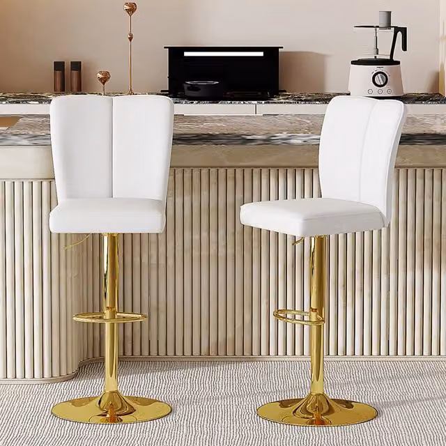 Set di 2 sgabelli da bar Vovees Living girevoli a 360 gradi in ecopelle e metallo, colore bianco e oro, Altezza: 95,5-117,5 cm