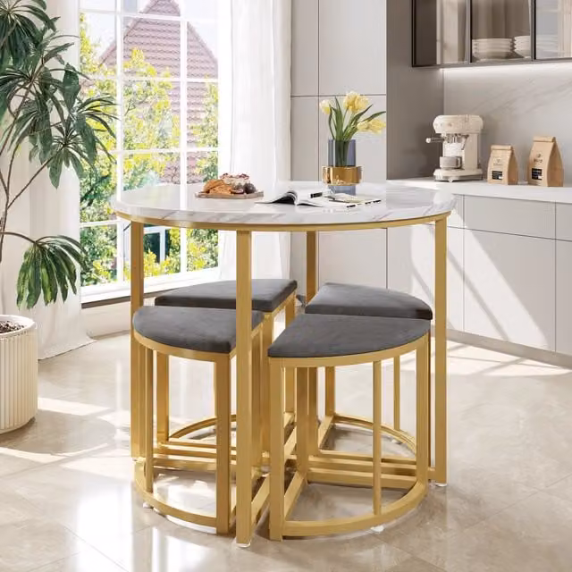 Set da pranzo REDOM composto da tavolo rotondo e 4 sedie, piano in MDF bianco lucido e struttura in metallo dorato, Diametro: 80 cm, Altezza: 75 cm