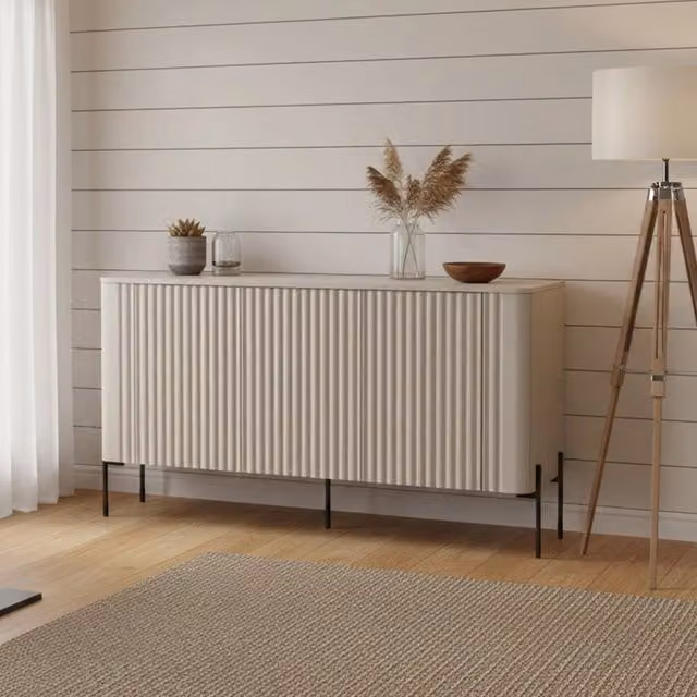 Madia da salotto DMORA Susegana con tre ante battenti, Beige, L: 150 cm, P: 40 cm, H: 80 cm – 1