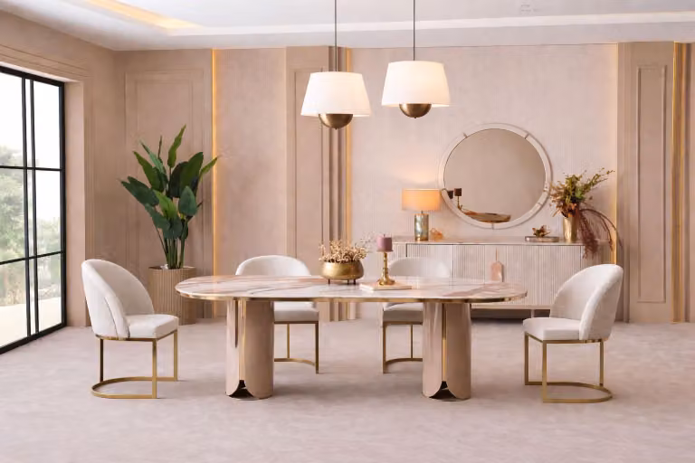 Set da pranzo beige di grandi dimensioni: tavolo, sedie, credenza, specchio. Arredamento per sala da pranzo