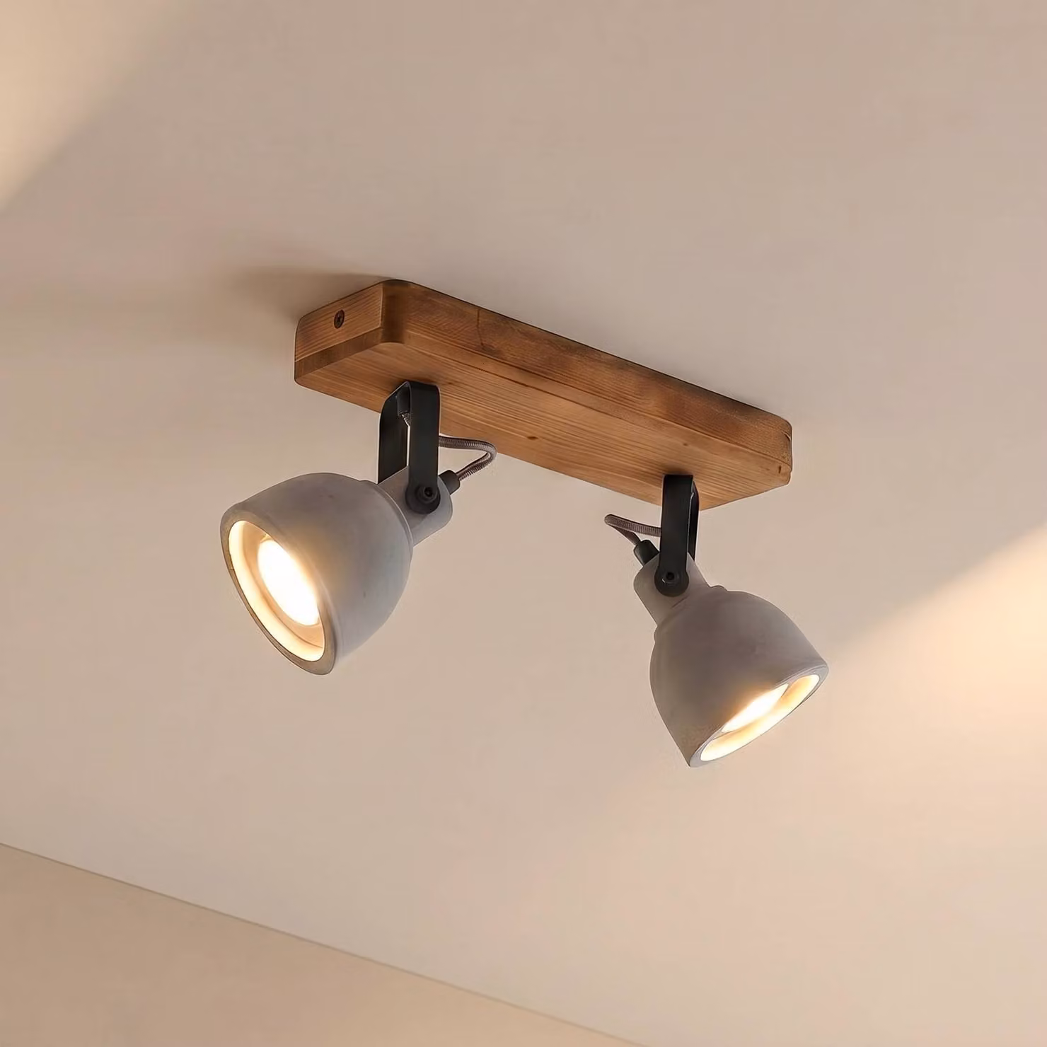 Lindby Spot Mitis, 30 cm, a 2 luci, grigio, legno, cemento, GU10 Mitis Lindby, dimmerabile, Legno scuro, Soggiorno / Sala da pranzo, calcestruzzo / cemento, Industriale, Faretto