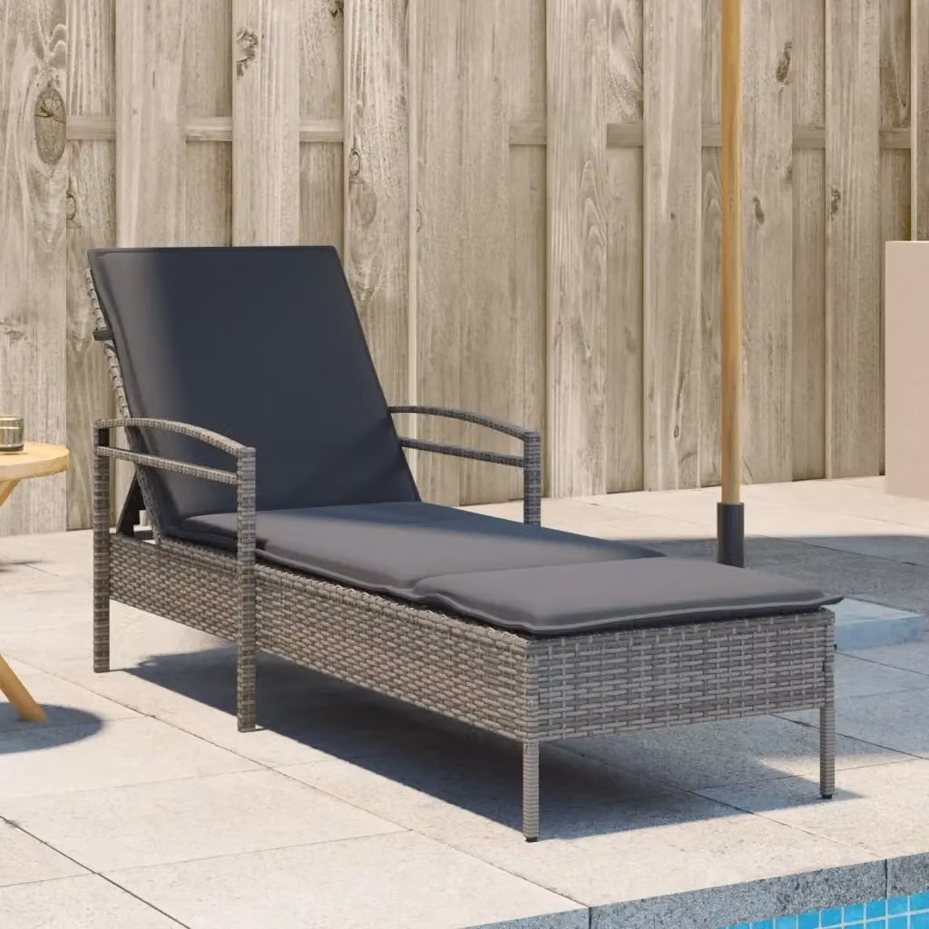Lettino prendisole in polyrattan con cuscino grigio e poggiatesta regolabile L 63 x P 200 x H 81 cm – 2