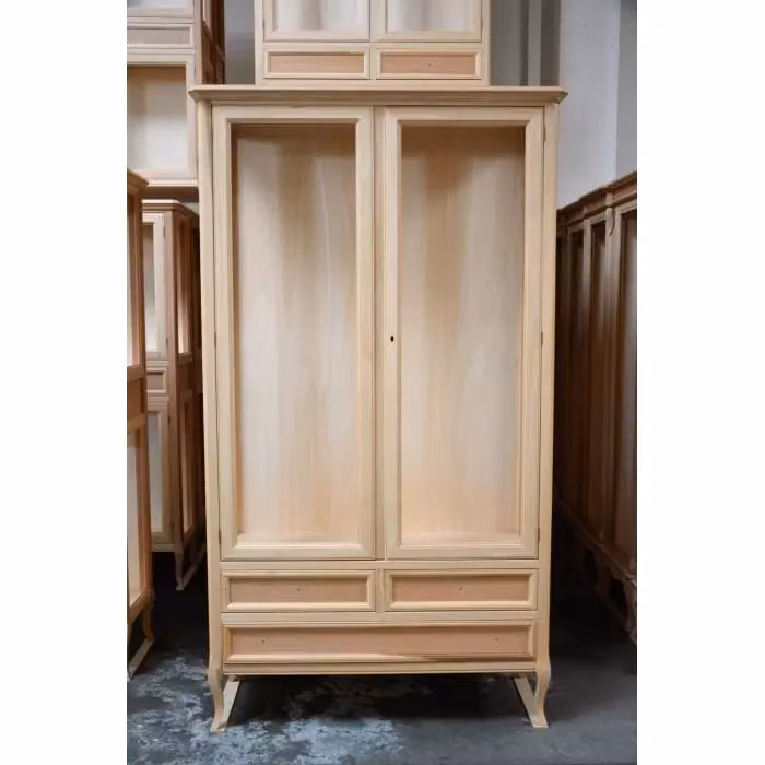 Vetrina classica Mobili 2G con 2 porte in vetro e 3 cassetti in legno grezzo, L: 108 cm, P: 40 cm, H: 175 cm