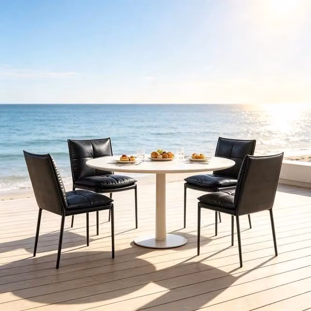 Set di 4 sedie da pranzo REDOM in ecopelle e metallo nero, L/P/H: 48 x 55 x 87 cm