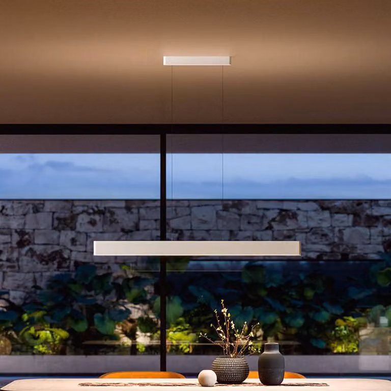 Linea Light Lampada LED a sospensione Satori, lunghezza 114,4 cm, bianco, 2.700 K, dimmerabile, Bianco / Opale, Soggiorno / Sala da pranzo, Alluminio
