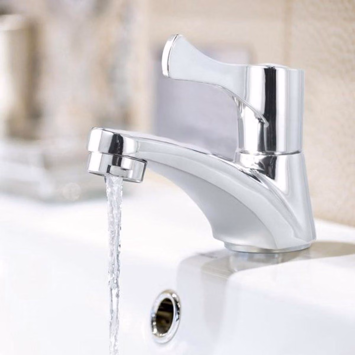 Rubinetto moderno per acqua fredda, realizzato in lega di zinco, ideale per bagni e cucine, perfetto per lavabi e servizi igienici