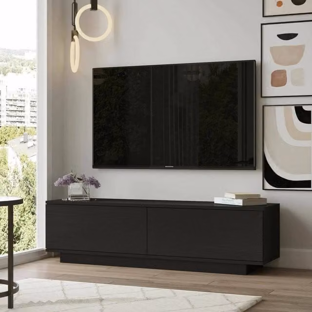 Mobile porta TV Goro DMORA, Credenza moderna per soggiorno in MDF nero opaco, L: 140 cm, P: 35,5 cm, H: 38,2 cm – 1
