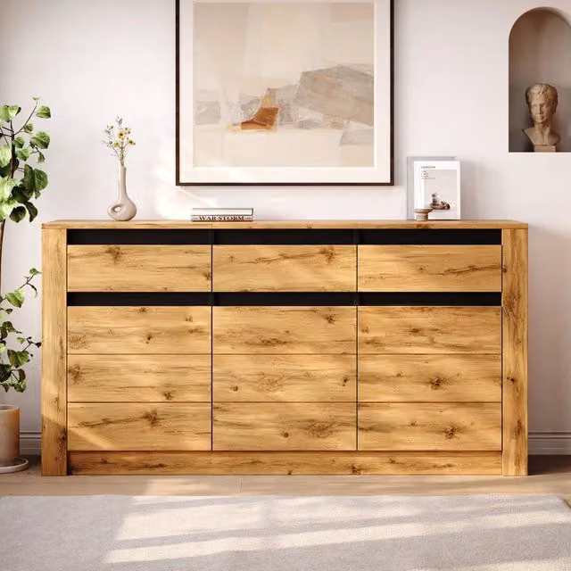 Sideboard 140x35x70 cm in truciolato, colore legno naturale. Mobile moderno per soggiorno con 9 vani portaoggetti: 3 cassetti e scomparti.