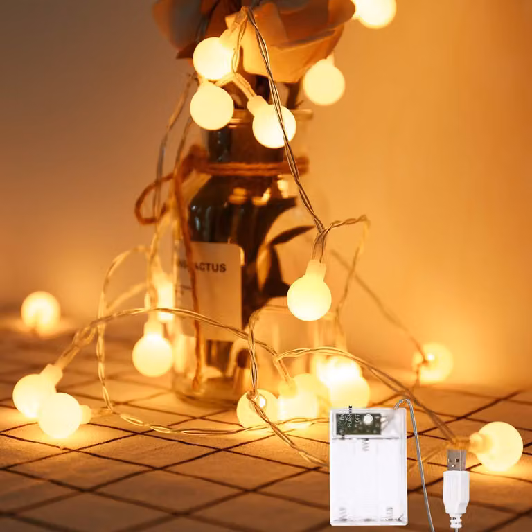 Catena luminosa con 40 LED, lunghezza 5 metri, luce bianco caldo, grado di protezione IP65, alimentazione a batteria/USB