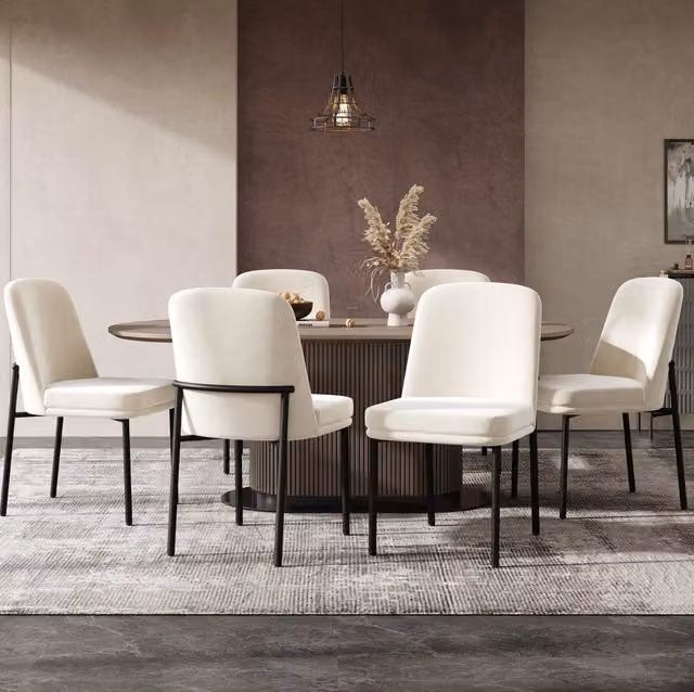 Set 4 sedie da pranzo ULEVR in velluto beige con seduta imbottita e struttura in metallo nero
