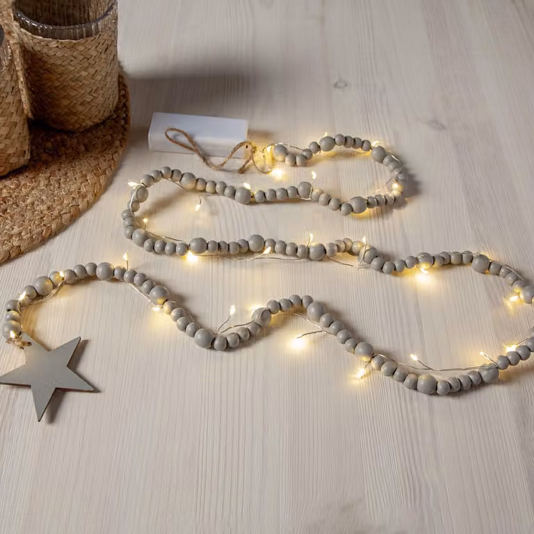 Ghirlanda luminosa natalizia Beady con perline di legno a forma di stella, lunghezza 150 cm