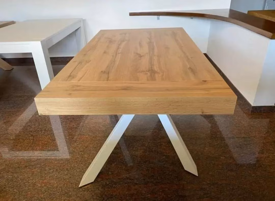 Tavolo rettangolare estensibile Mobili 2G con 2 allunghe butterfly, finitura rovere e struttura in metallo, colore marrone e bianco – 2