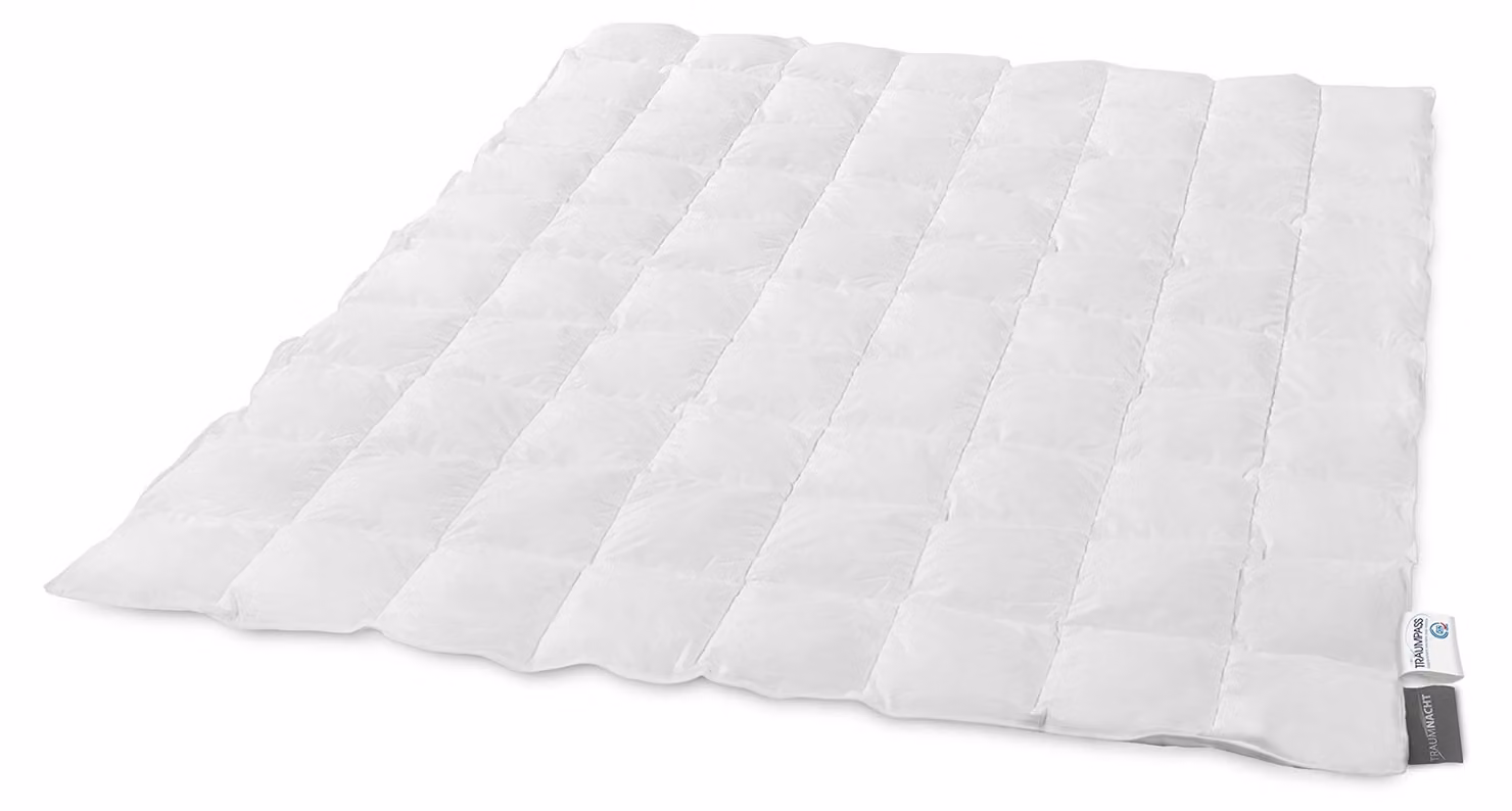 Piumino matrimoniale, dimensioni 155x220 cm, composto per il 60% da piumino e per il 40% da piume, traspirante