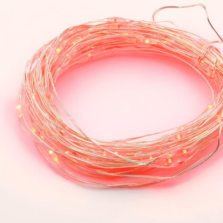 ACA Lighting 100 LED catena decorativa con timer rosso argento cavo rame 3XAA batteria IP44 10m+10cm X01100415