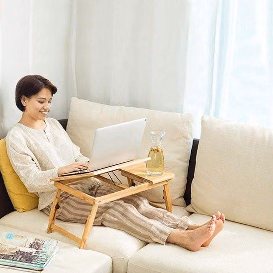 Vassoio regolabile in bambù per laptop con 4 livelli di inclinazione e fessure di ventilazione