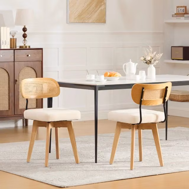Set di due sedie da pranzo girevoli; 360 gradi; schienale intrecciato; seduta in ciniglia beige