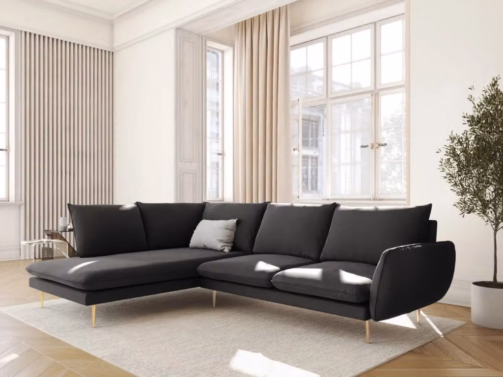 Divano angolare sinistro Vienna Cosmopolitan Design in velluto grigio scuro con dettagli oro, 6 posti, L 275 cm x P 95 cm x H 73 cm – 2