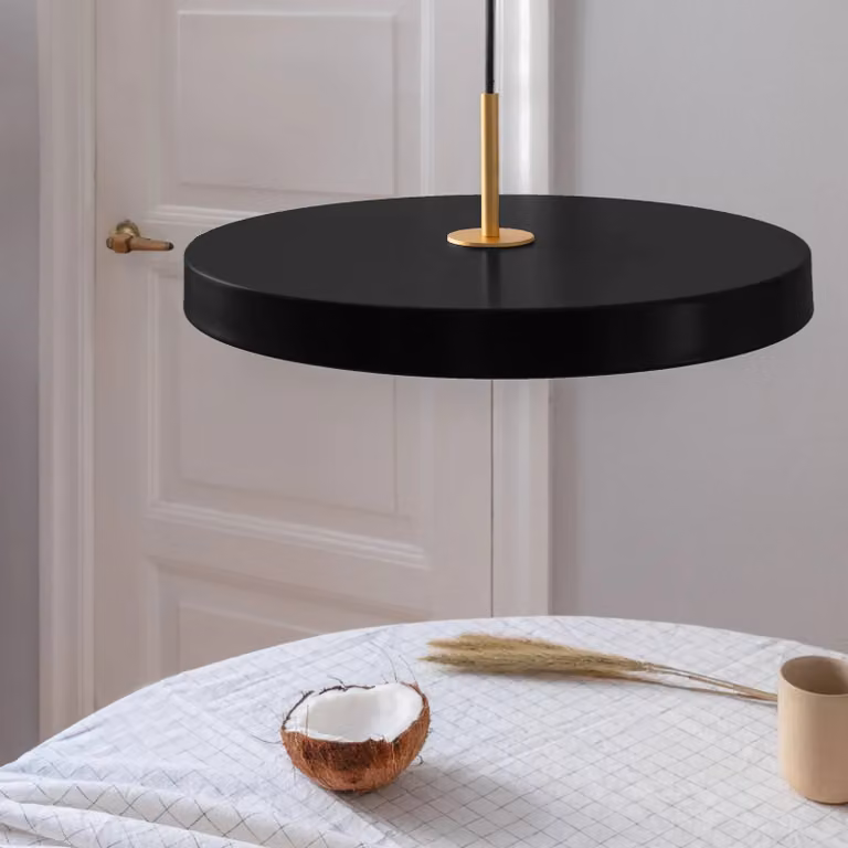 UMAGE Asteria medium a sospensione ottone nero medium, dimmerabile, Nero, Soggiorno / Sala da pranzo, Alluminio, Design