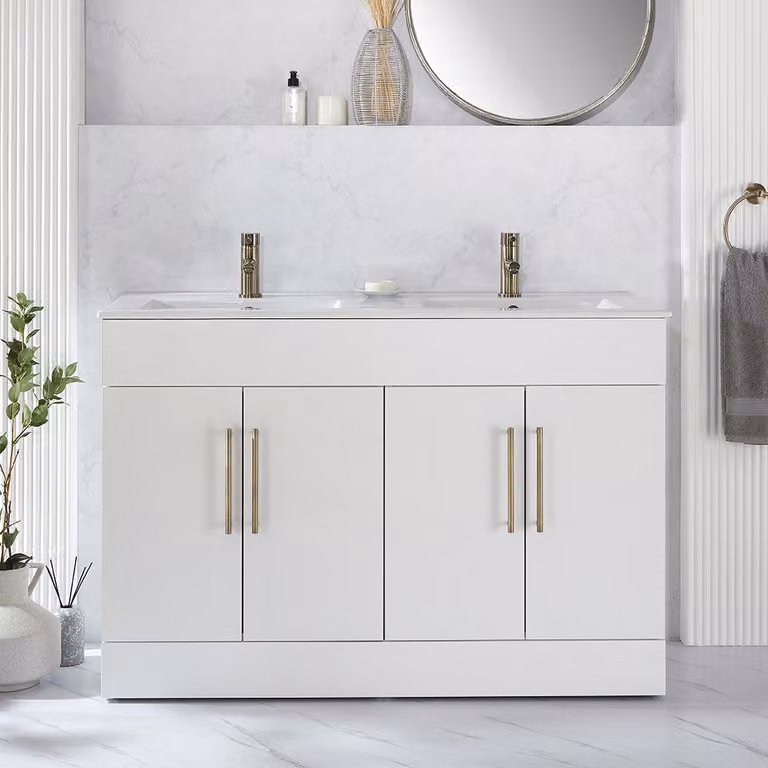 Mobile Bagno a Terra Bianco da 1210mm con Doppio Lavabo e Maniglie con barra a T in Ottone Spazzolato - Cluo