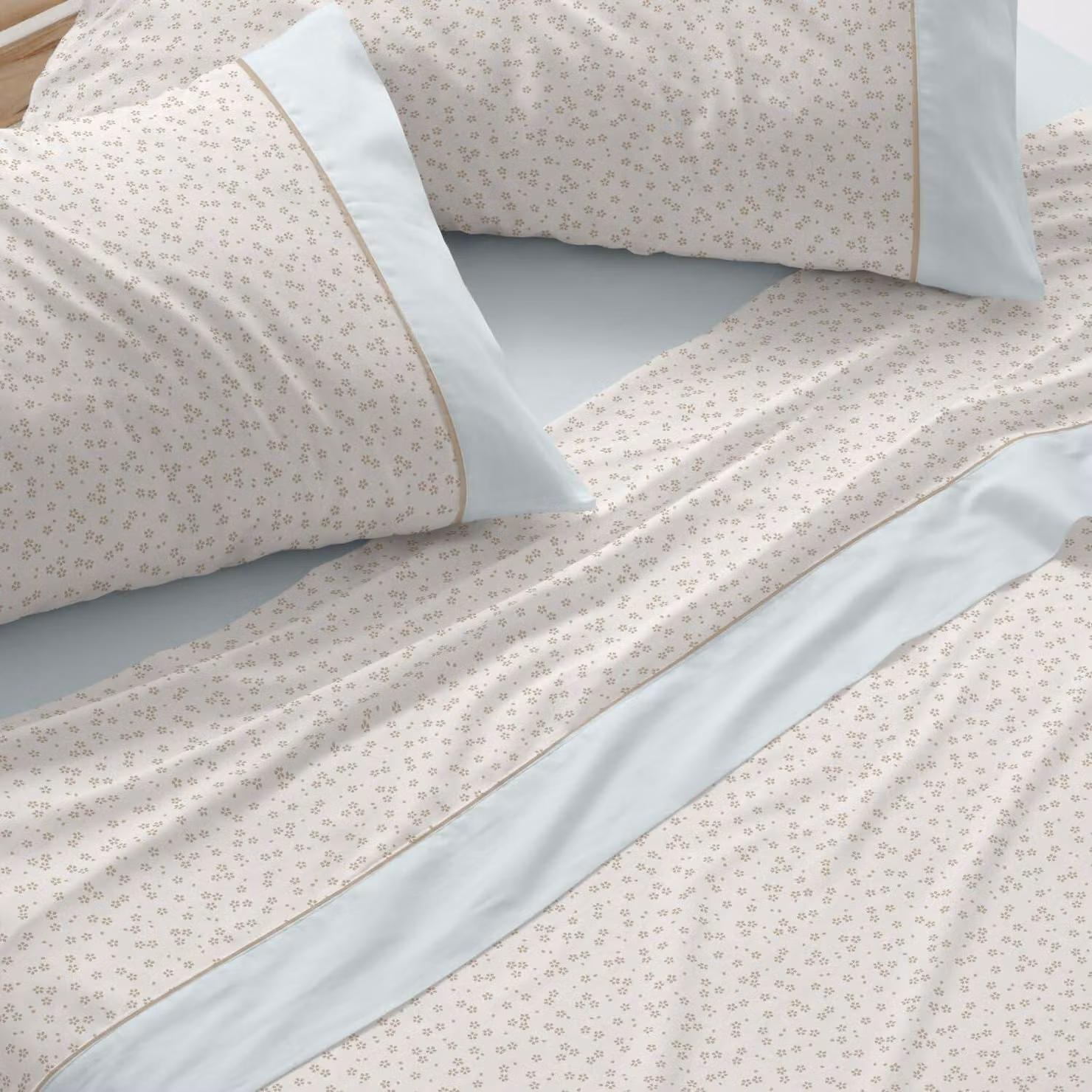 Set di lenzuola bianche, per letti da 120 cm di larghezza (disponibili anche altre misure), design 539, colore: azzurro (120 x 190/200 cm)