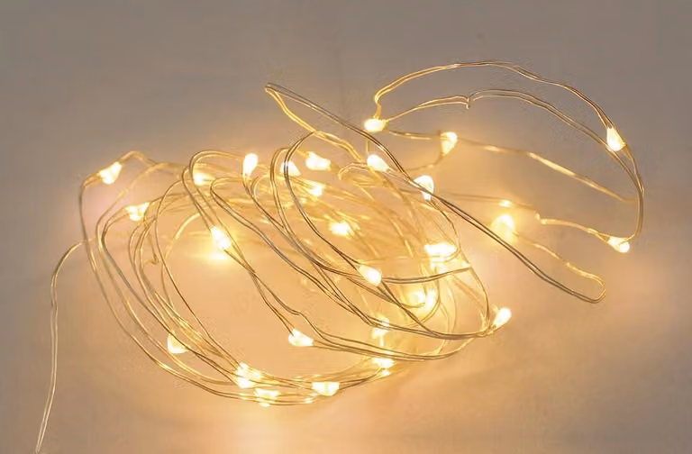 Catena luminosa a LED, lunghezza 4,9 metri, alimentata a batteria, luce calda