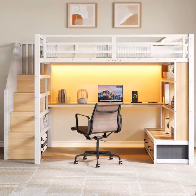 Letto a soppalco 140x200 con scrivania e scaffali; struttura in metallo e MDF bianco
