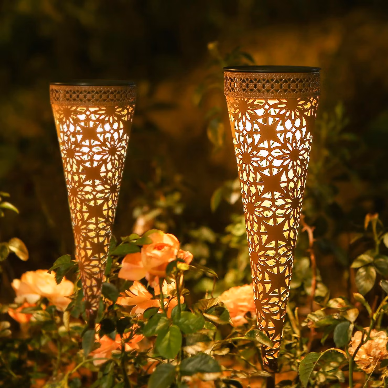 Set di 2 lampade solari, in metallo, con LED, luce bianco caldo, grado di protezione IP65, ideali per giardino e balcone