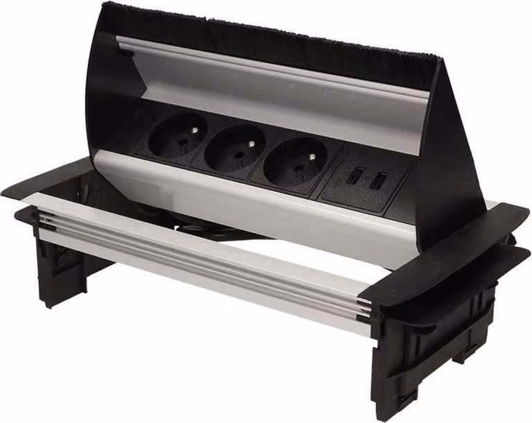 Presa a muro con spazzola per la polvere, caricatore USB e cavo da 1,8 m, 3x2P+Z, 2xUSB, INOX.