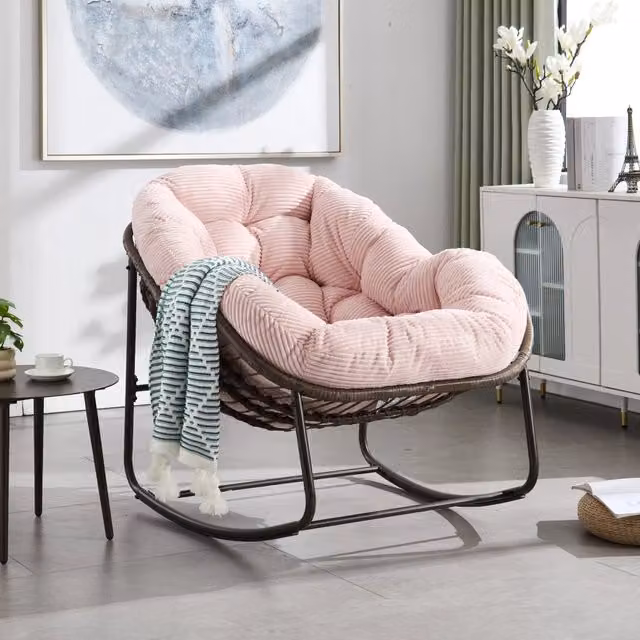 Poltrona a dondolo 78x106x90 cm oversize ergonomica con cuscino in rattan sintetico e acciaio rosa