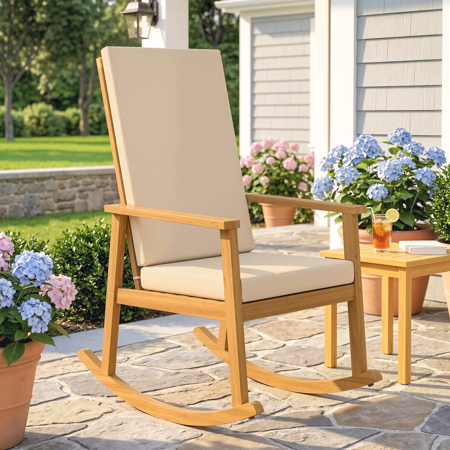Poltrona dondolo in legno di acacia Outsunny con cuscino, Beige, L: 60 cm, P: 89 cm, H: 107 cm – 2