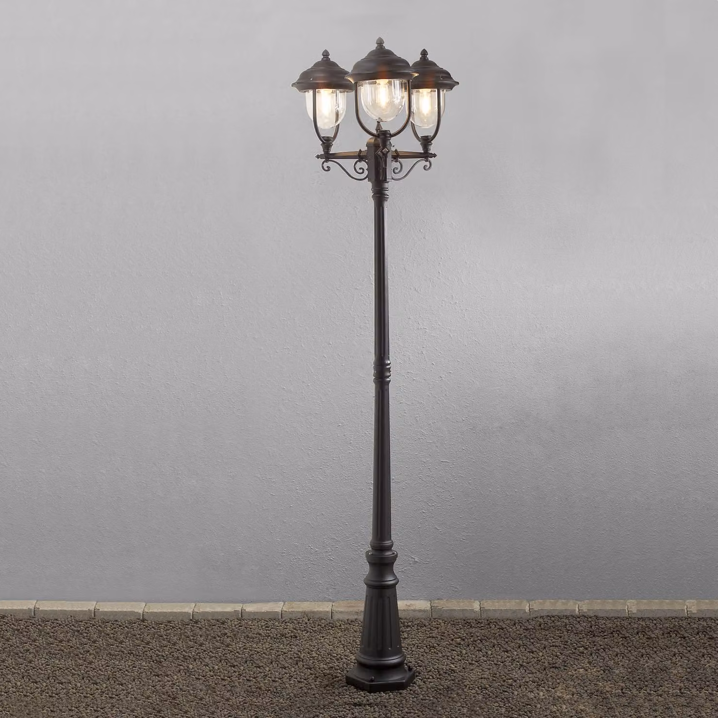 Konstsmide Romantico candelabro a 3 lanterne PARMA, nero dimmerabile, Nero, Alluminio, Campagna / Rustiche