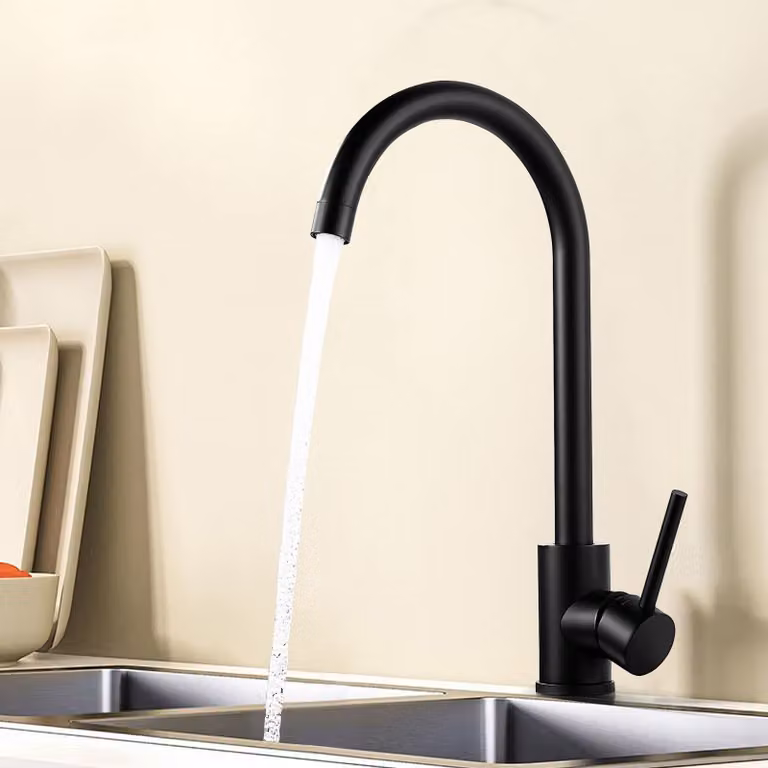 Rubinetto da cucina nero, girevole a 360°