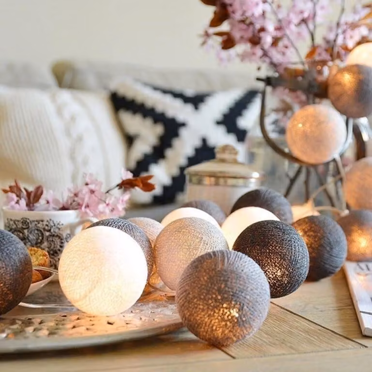 Catena luminosa a forma di sfera, 20 LED, 3,3 metri, alimentazione a batteria, luce bianco caldo