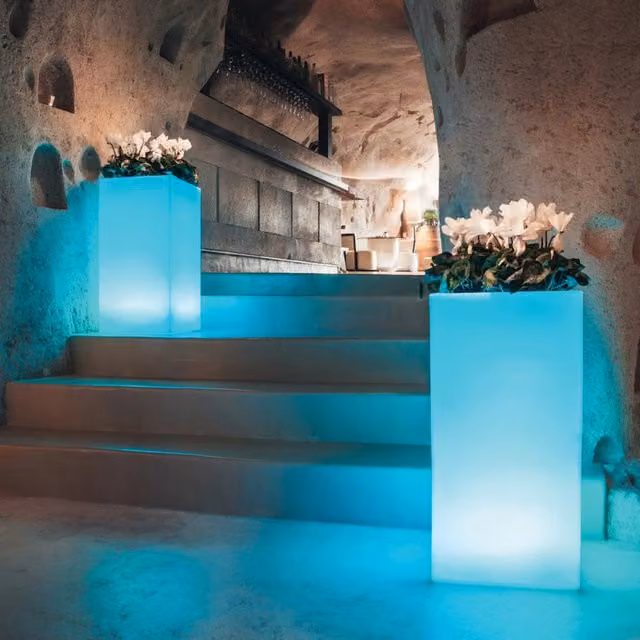 Lampada da appoggio Youcube TEKCNOPLAST in resina con luce LED blu per interno ed esterno L 40 cm, P 40 cm, H 80 cm